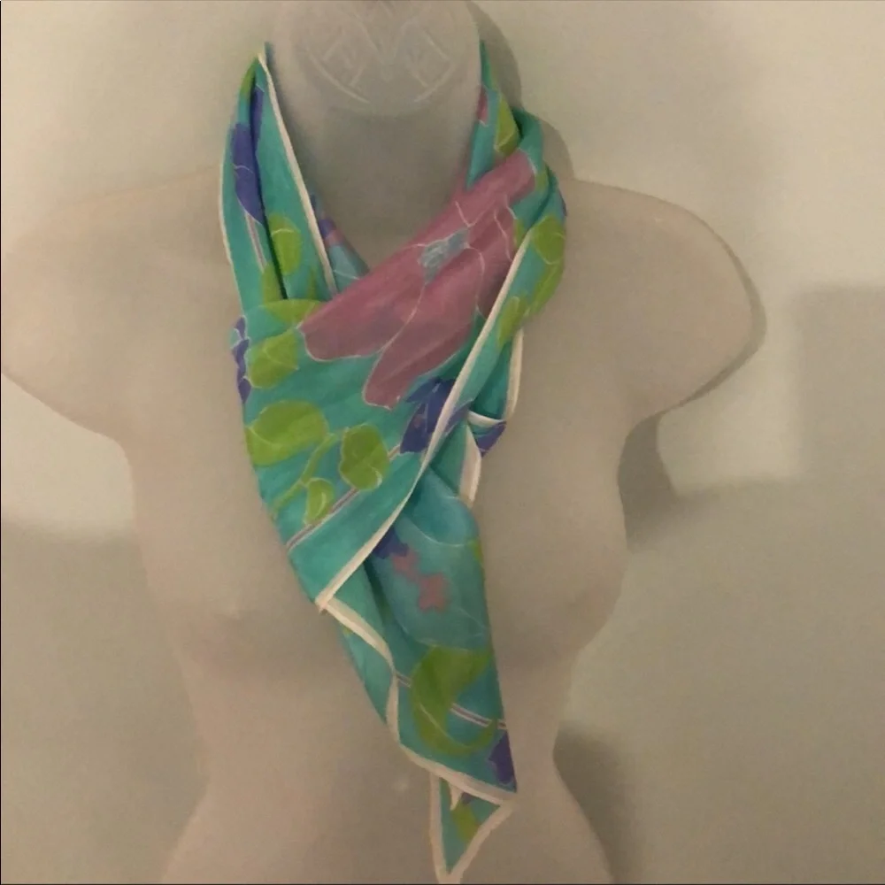 Vera Neumann Elegant  Pointed edges silk scarf - Picture 3 of 12